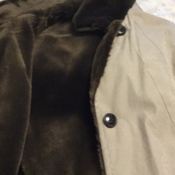 Reversibile coat with beige and brown faux fur - Picture 12 of 15